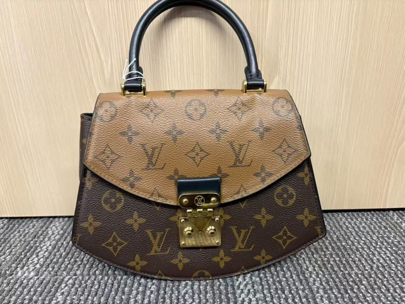 Louis Vuitton Tilsitt M46548
