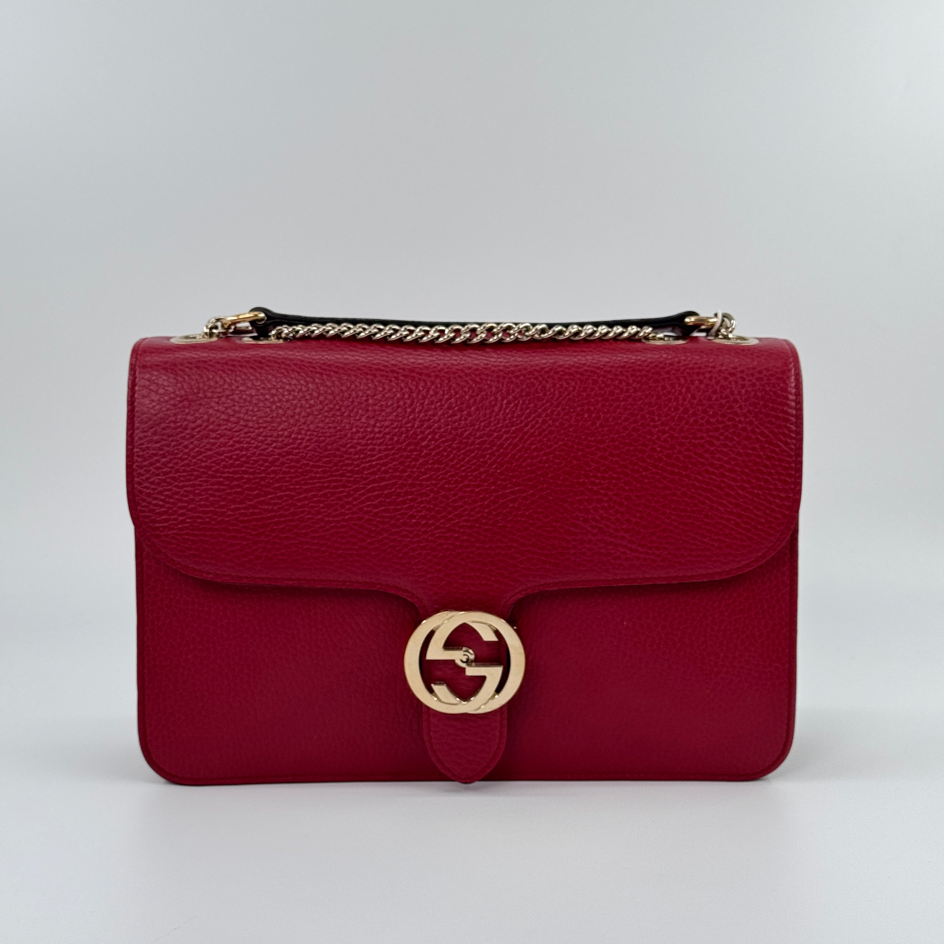 Gucci Interlocking GG Red Pebbled Leather Flap Chain Shoulder Crossbody Bag