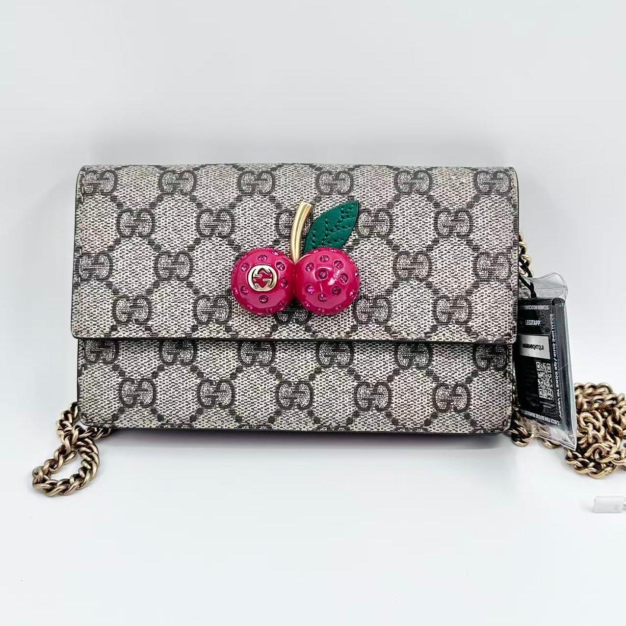 GUCCI canvas Crossbody Bags GG Supreme Cherry WOC Chain Crossbody Wallet Bag